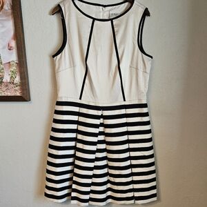J. Taylor Cream and Black Formal Fit and Flare Striped Sleeveless Sz 14